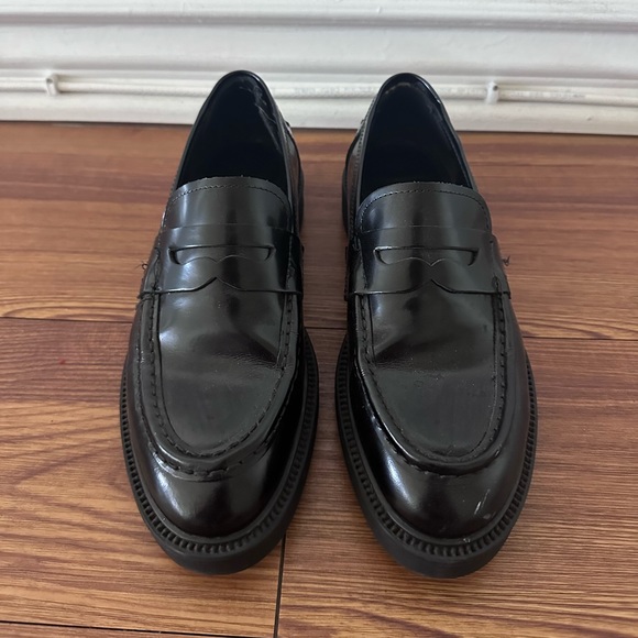 Black Vagabond Loafers. Classic loafer. Women’s size 7. - Picture 1 of 3